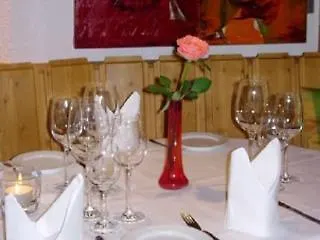Gloria 4*